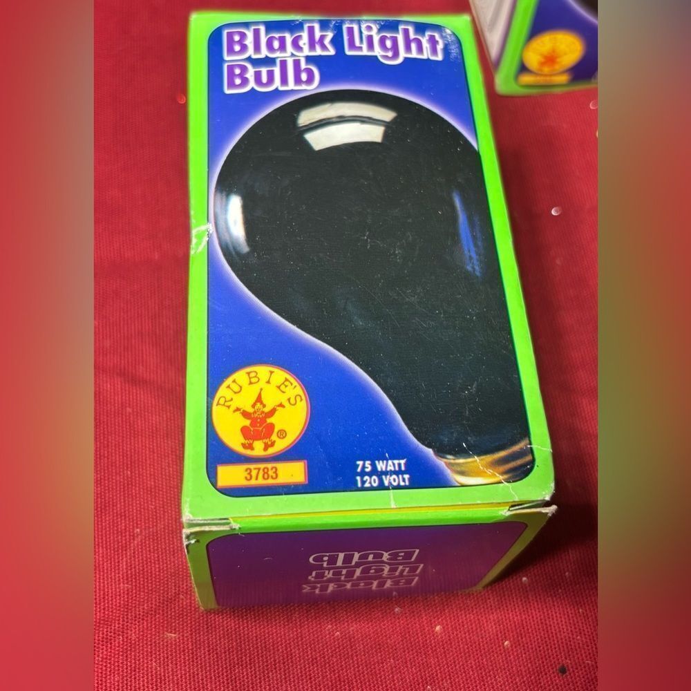 👻🎃💀 New! Black Light Bulb - 75 Watts NIB Halloween